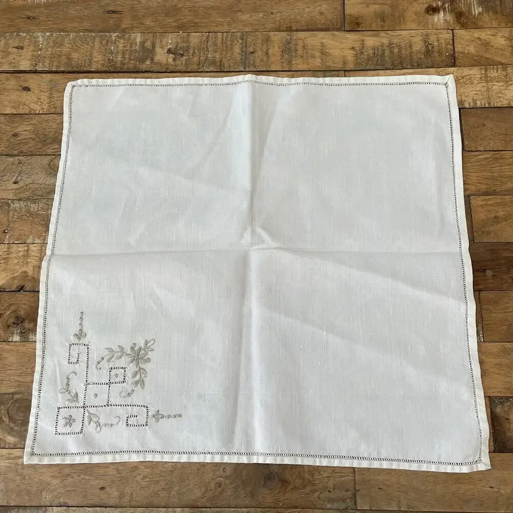 Vintage 2 Placemats 2 Napkins Set Floral Gray Embroidery Linen